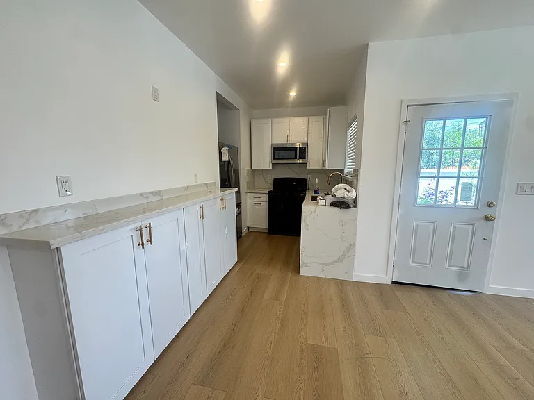 143 E Avenue 43 — Photo 4