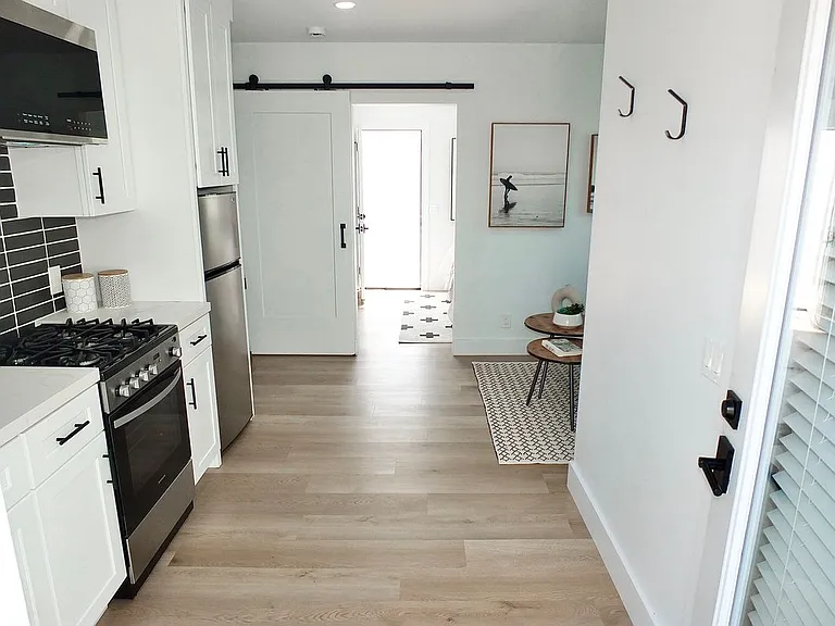 5972 Coke Ave — Photo 9