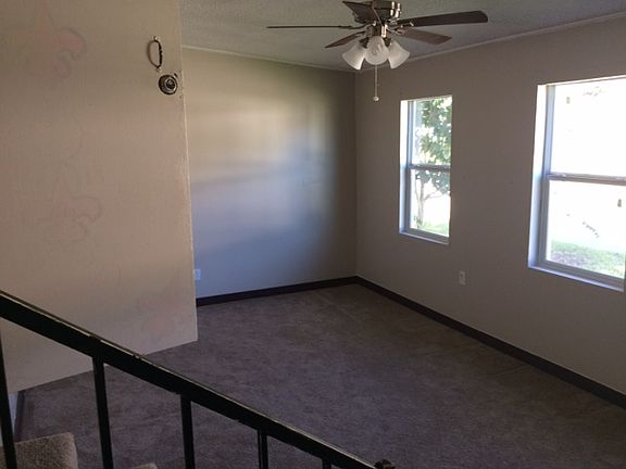 4th image of 190 Hollywood Park Dr