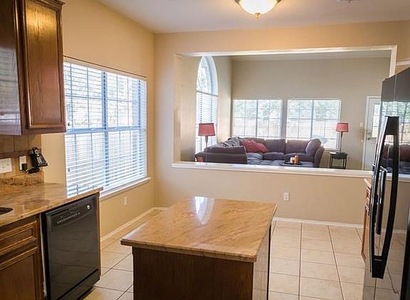 5th image of 3916 Newland Dr