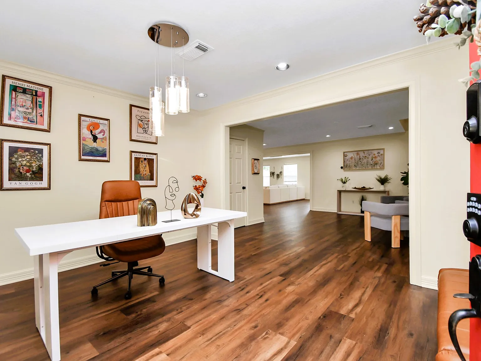 4 bed, $6,500 — Photo 2