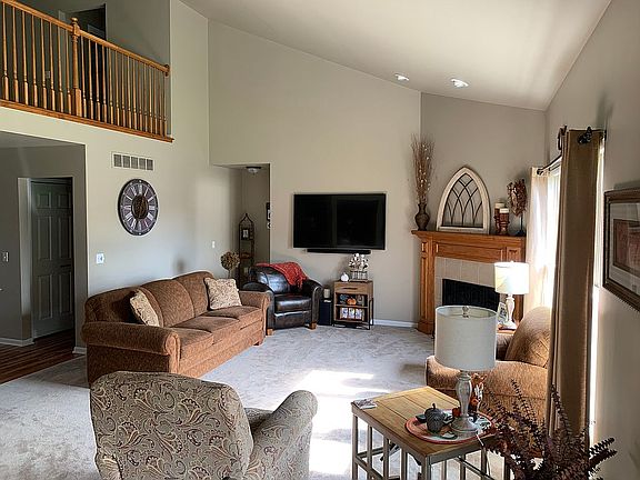 3rd image of 23317 Wagonwheel Dr