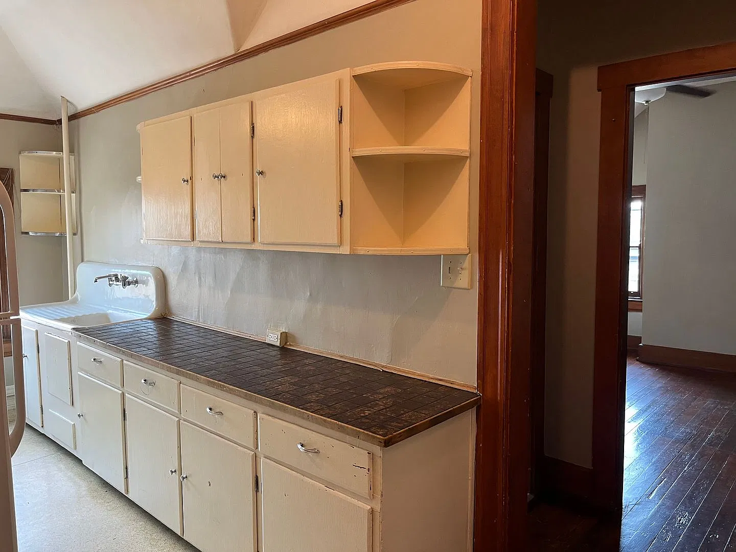 111 Wallace Avenue — Photo 4