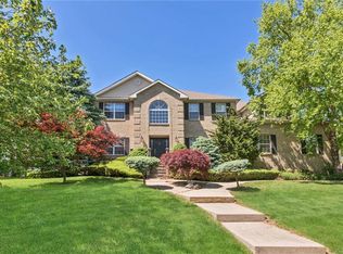 9 Whispering Woods Blvd, Monroe Township, NJ 08831