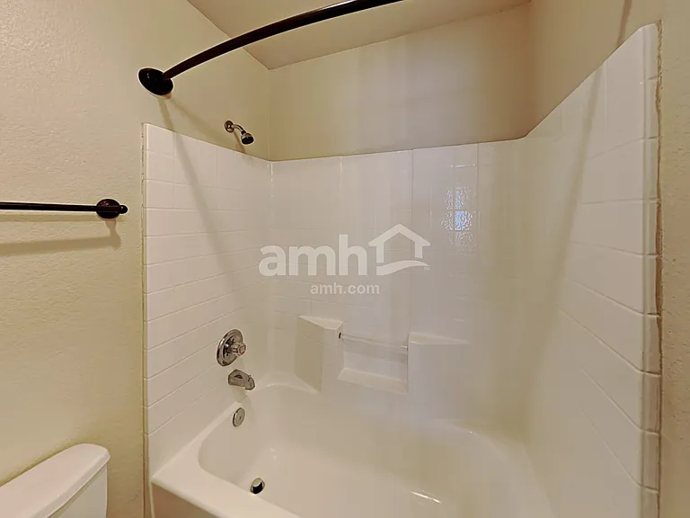 402 Nutmeg — Photo 15