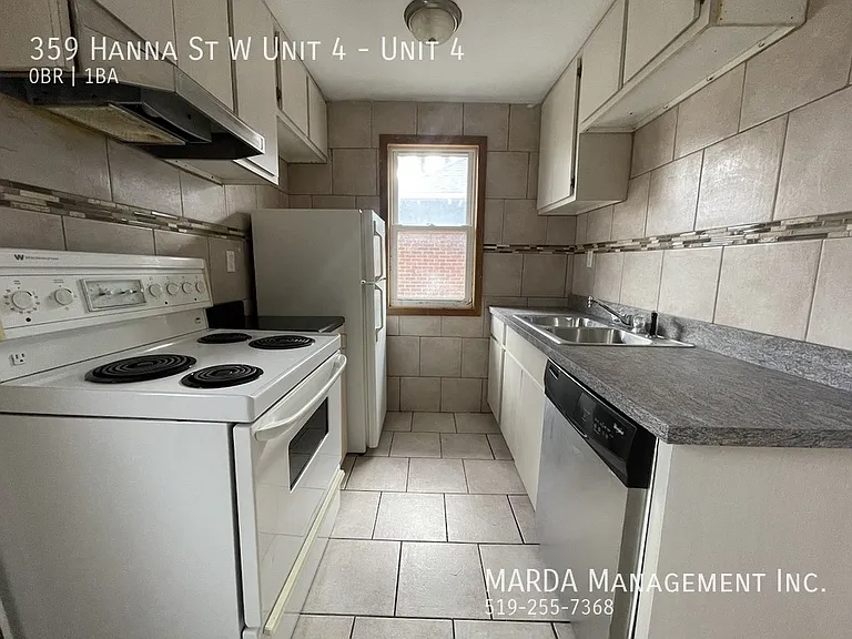 359 Hanna St W #4 — Photo 2