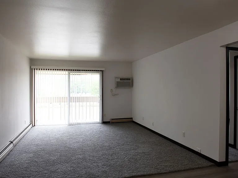 3226 S 108th St — Photo 2