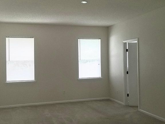4th image of 9161 Redtail Dr