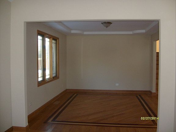 3rd image of 8017 S Oak Park Ave