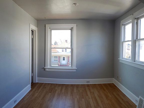 Living room (other view)