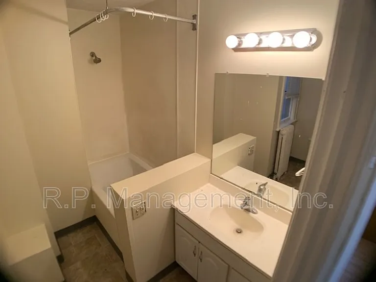 1434 W 32nd St #1 — Photo 21