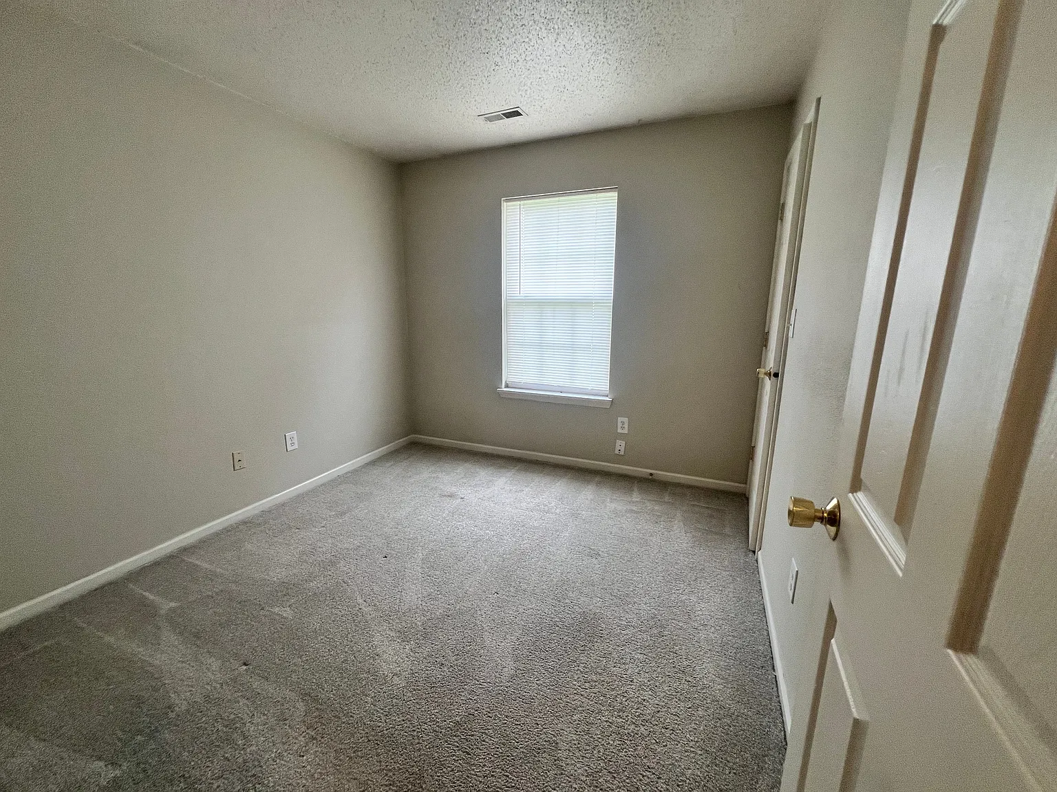 3 bed, 2.0 bath, 1244 sqft, $1,700 — Photo 4