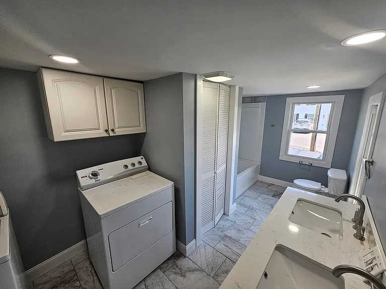 657 Middle St — Photo 4