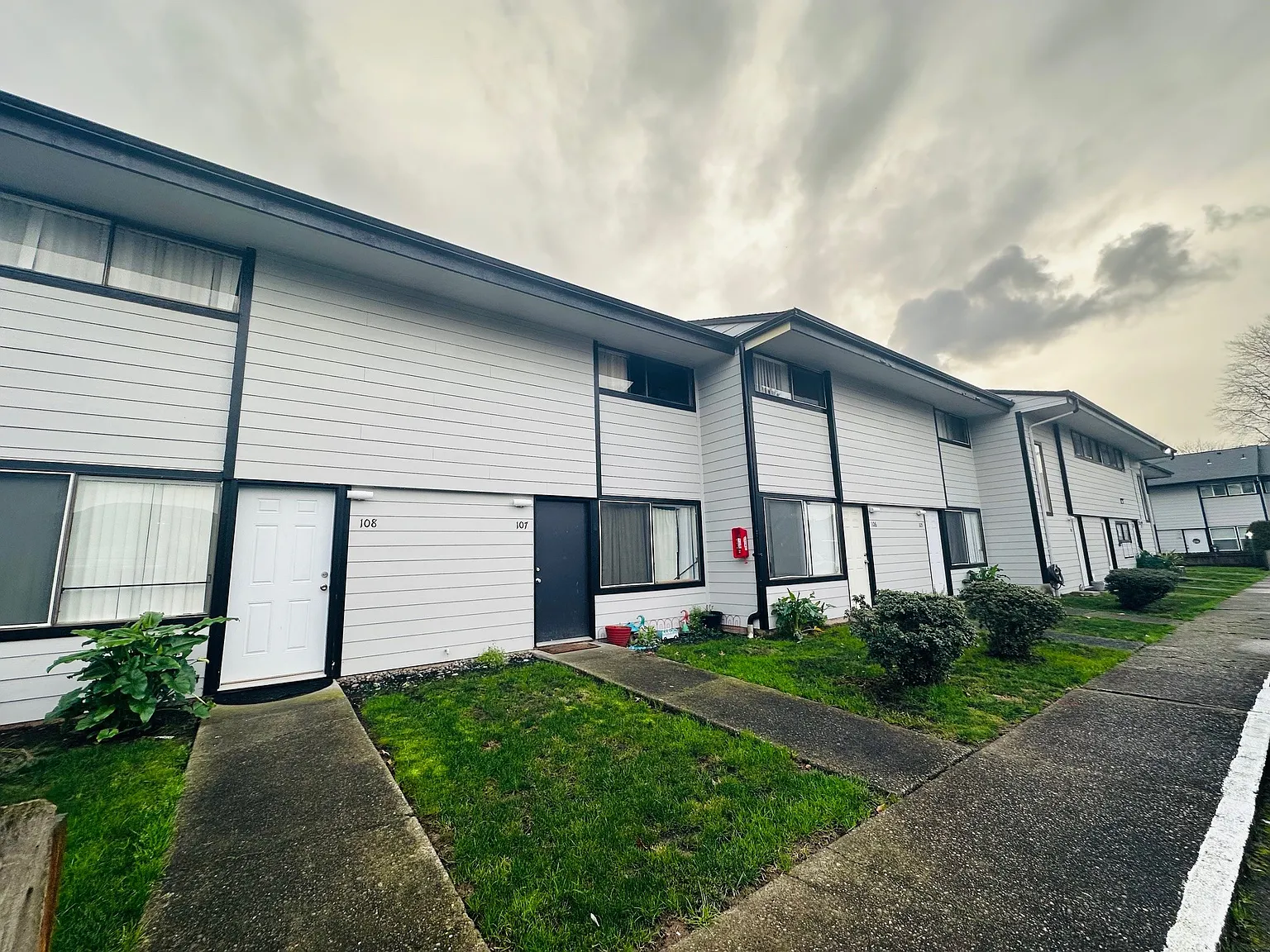 2 bed, $1,350 — Photo 1
