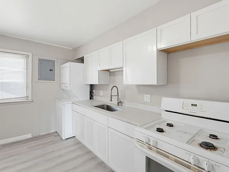 14921 Myola Ave — Photo 6