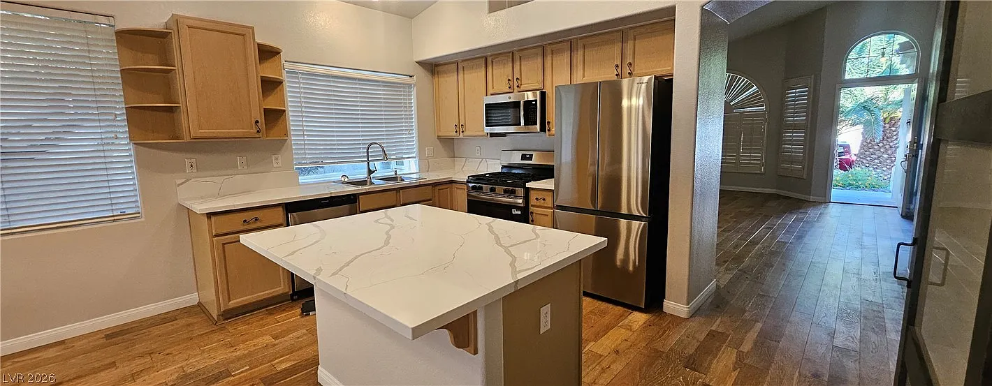 3 bed, 2.0 bath, 1664 sqft, $2,345 — Photo 4