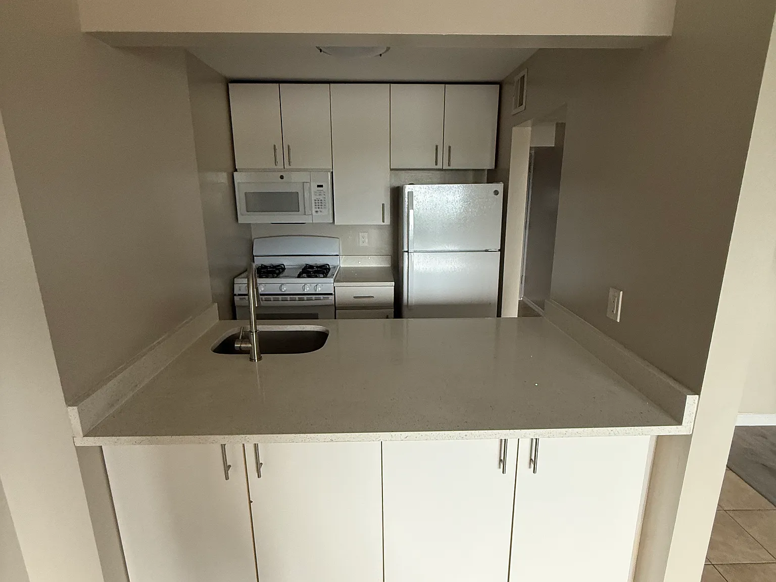 Studio, 500 sqft, $2,300 — Photo 4