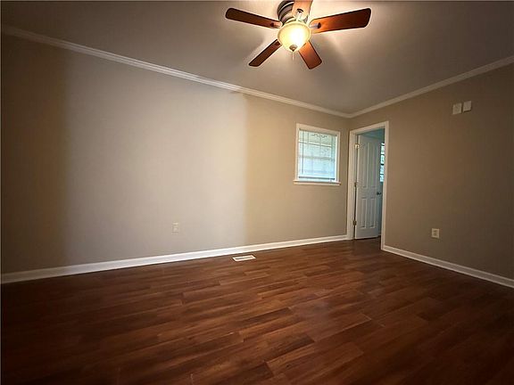 5th image of 3945 Fraser Cir