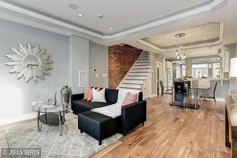 1526 E St SE photo 1