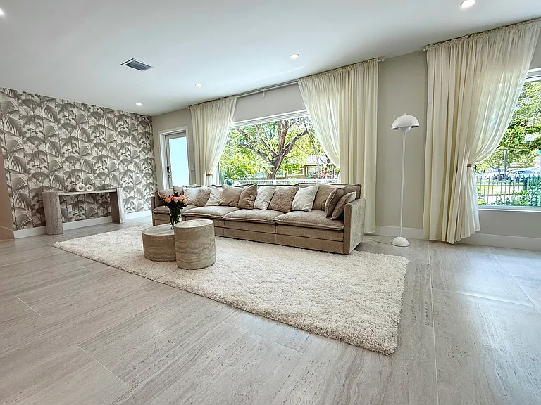 1345 SW 14th Ave — Photo 12
