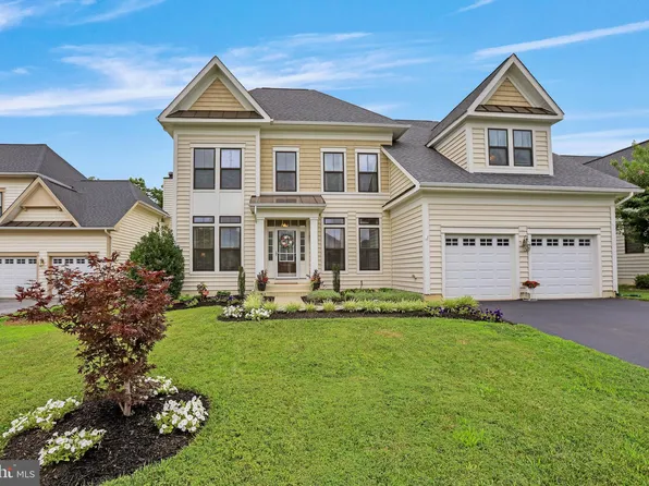 35686 Kedleston Ct, Round Hill, VA 20141