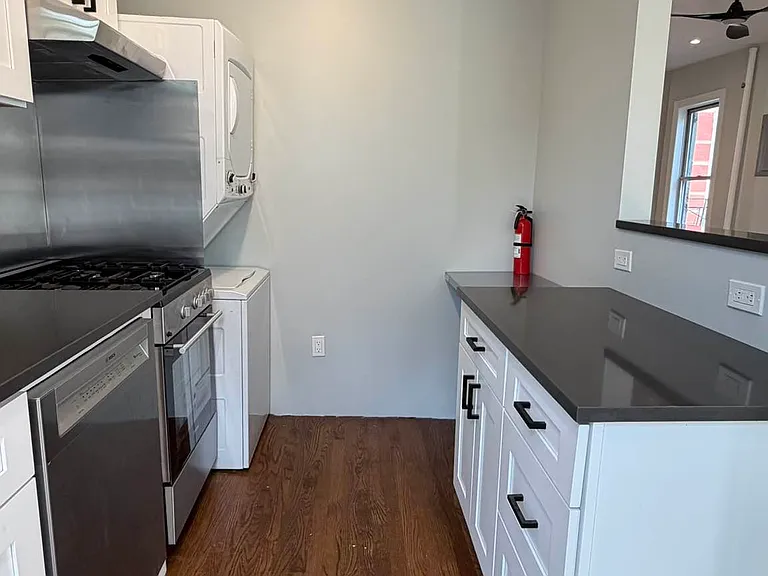 410 Douglass St #3 — Photo 8