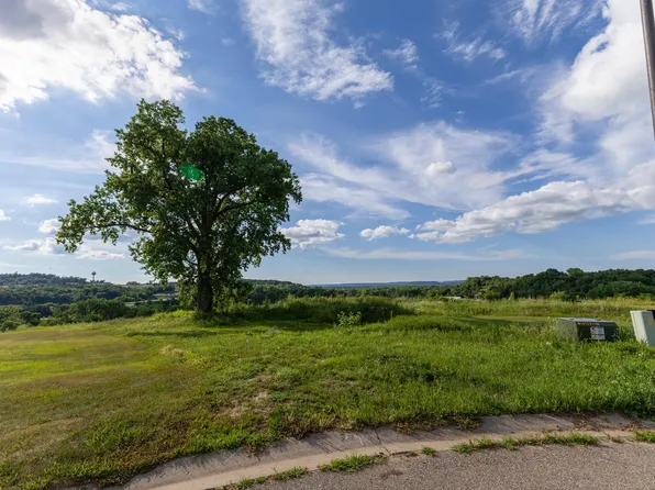 1348 Hillside Dr, Red Wing, MN 55066