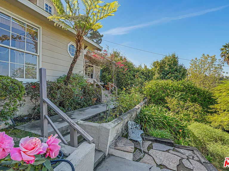 3331 Bennett Dr — Photo 4