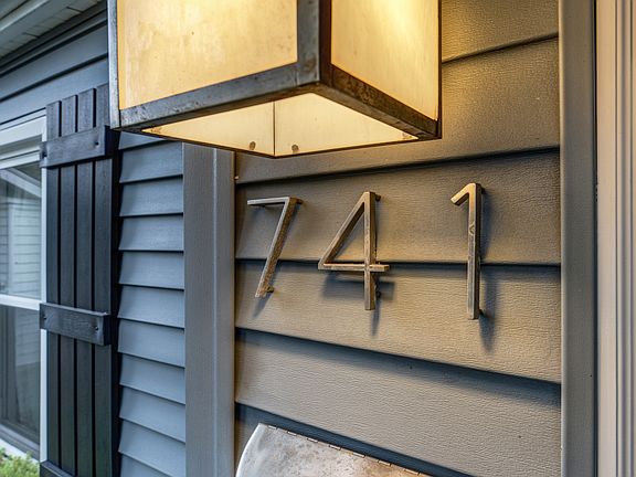 2nd image of 741 W Saratoga St