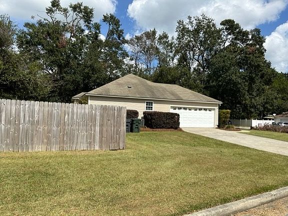 4th image of 3903 Nicole Ln