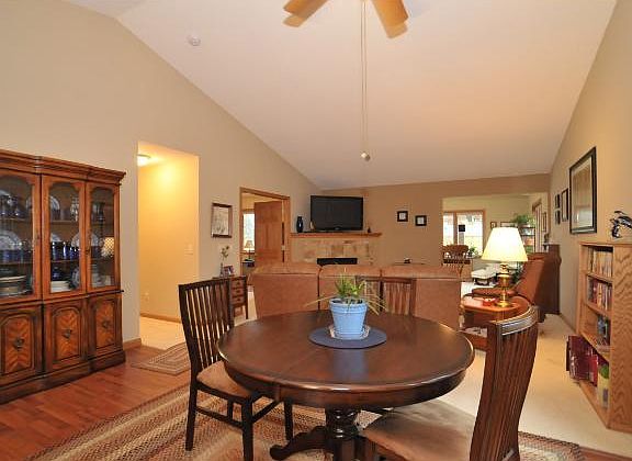4th image of 835 Deer Ct NE