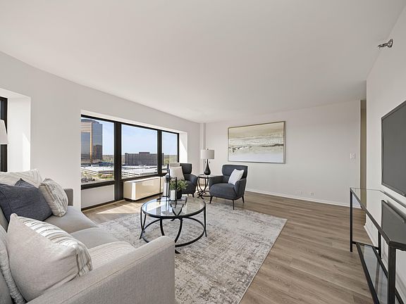 4th image of 5000 Town Ctr Suite 1304