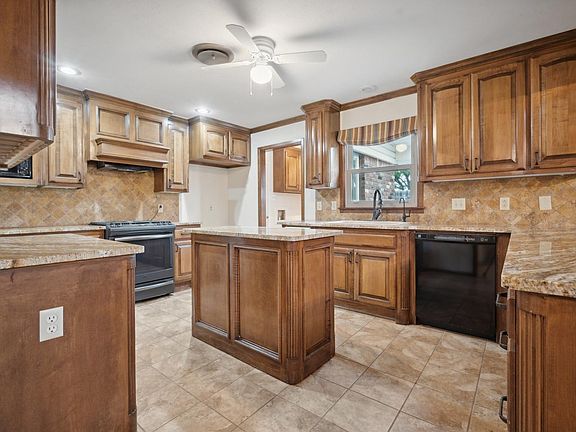 5th image of 6001 Norfolk Ave