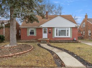 8215 Hazelton St, Dearborn Heights, MI 48127