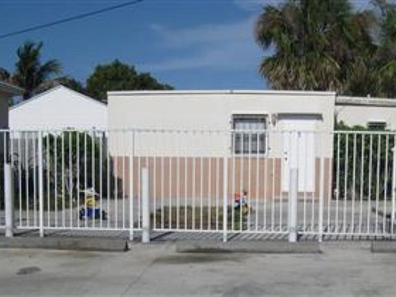 3rd image of 5308 Spruce Ave