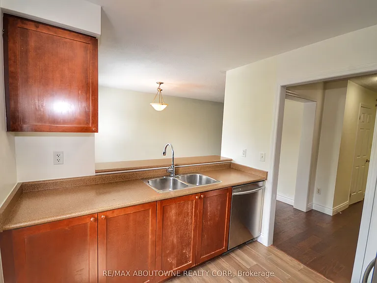 3057 Dewridge Ave — Photo 7