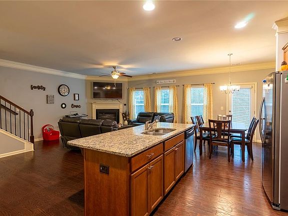 4th image of 257 Green Bridge Ct