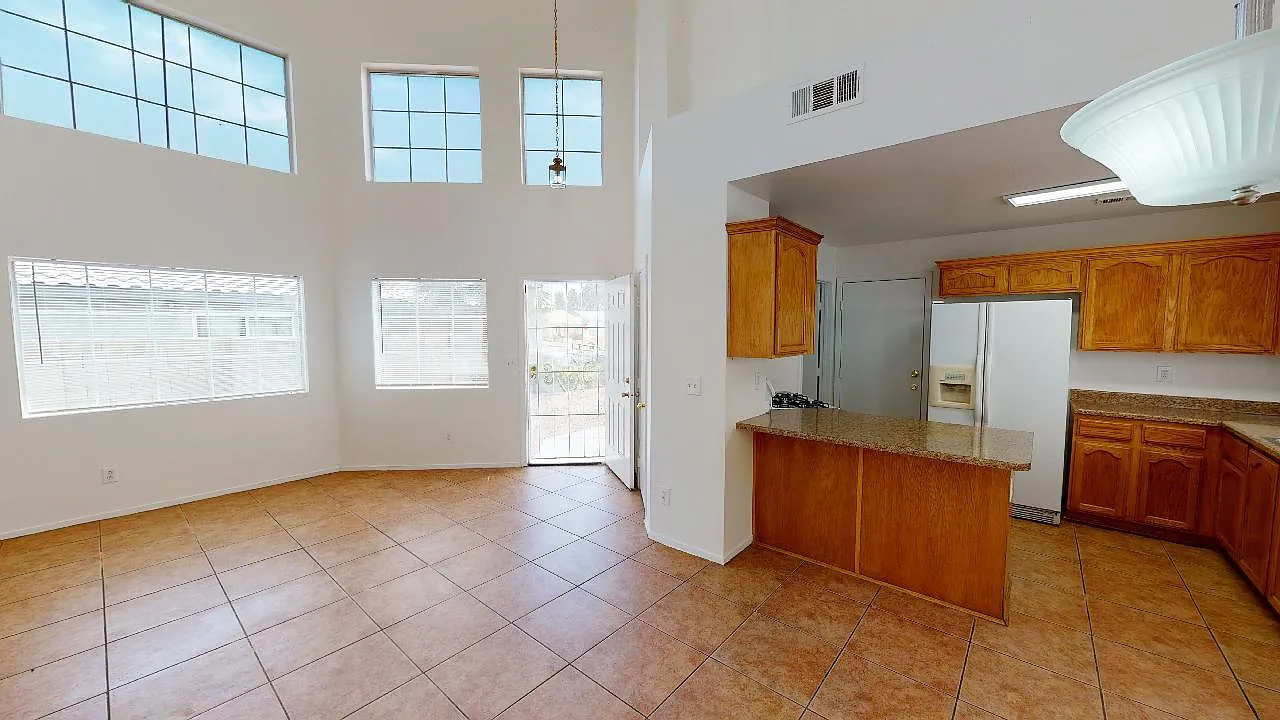 3 bed, 2.5 bath, 1595 sqft, $1,755 — Photo 3