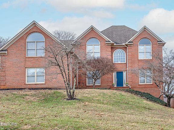 2nd image of 345 Farragut Crossing Dr