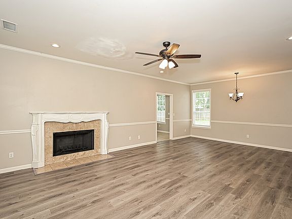 5th image of 1102 Burlington Ct
