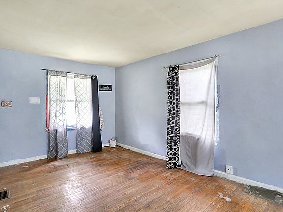 3rd image of 1904 N Bosart Ave