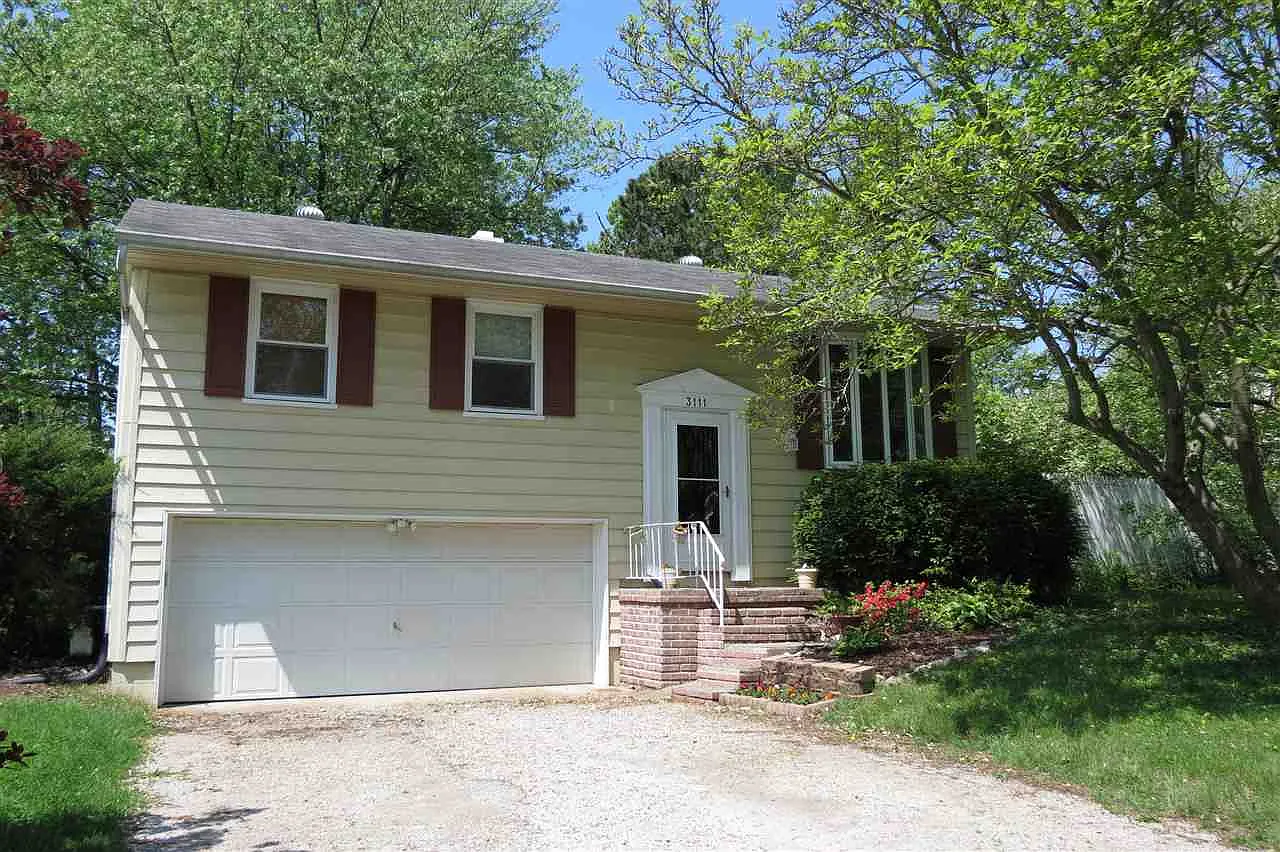 3111 N Kingsley Dr photo 1