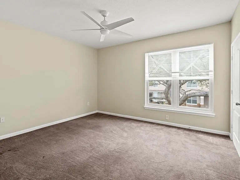 10416 Villa View Cir — Photo 11