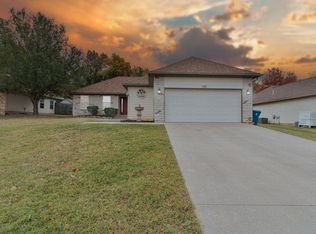 100 Shiloh St, Branson, MO 65616