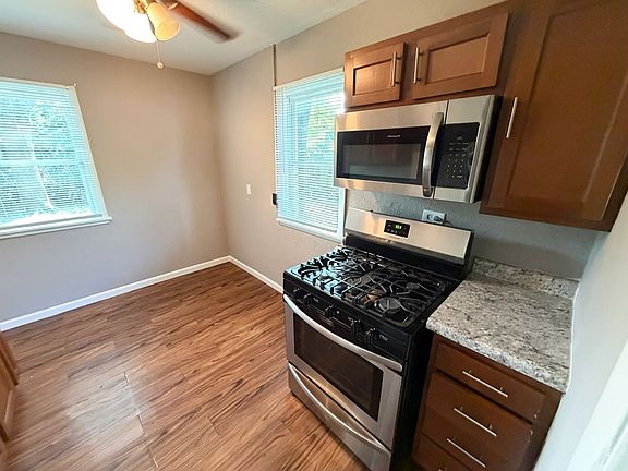 4th image of 908 W Gregory Dr