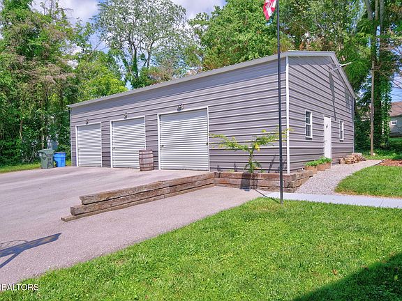 2nd image of 181 Braun St
