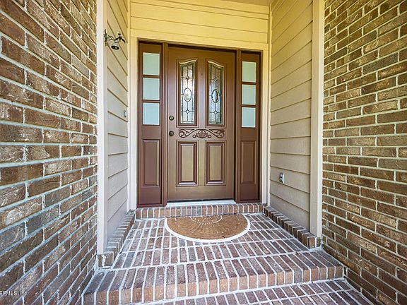 3rd image of 3762 Feather Oaks Dr E