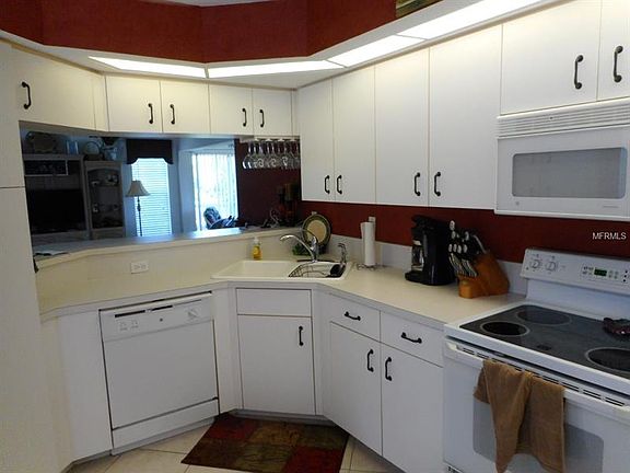 3rd image of 804 Montrose Dr Unit 201