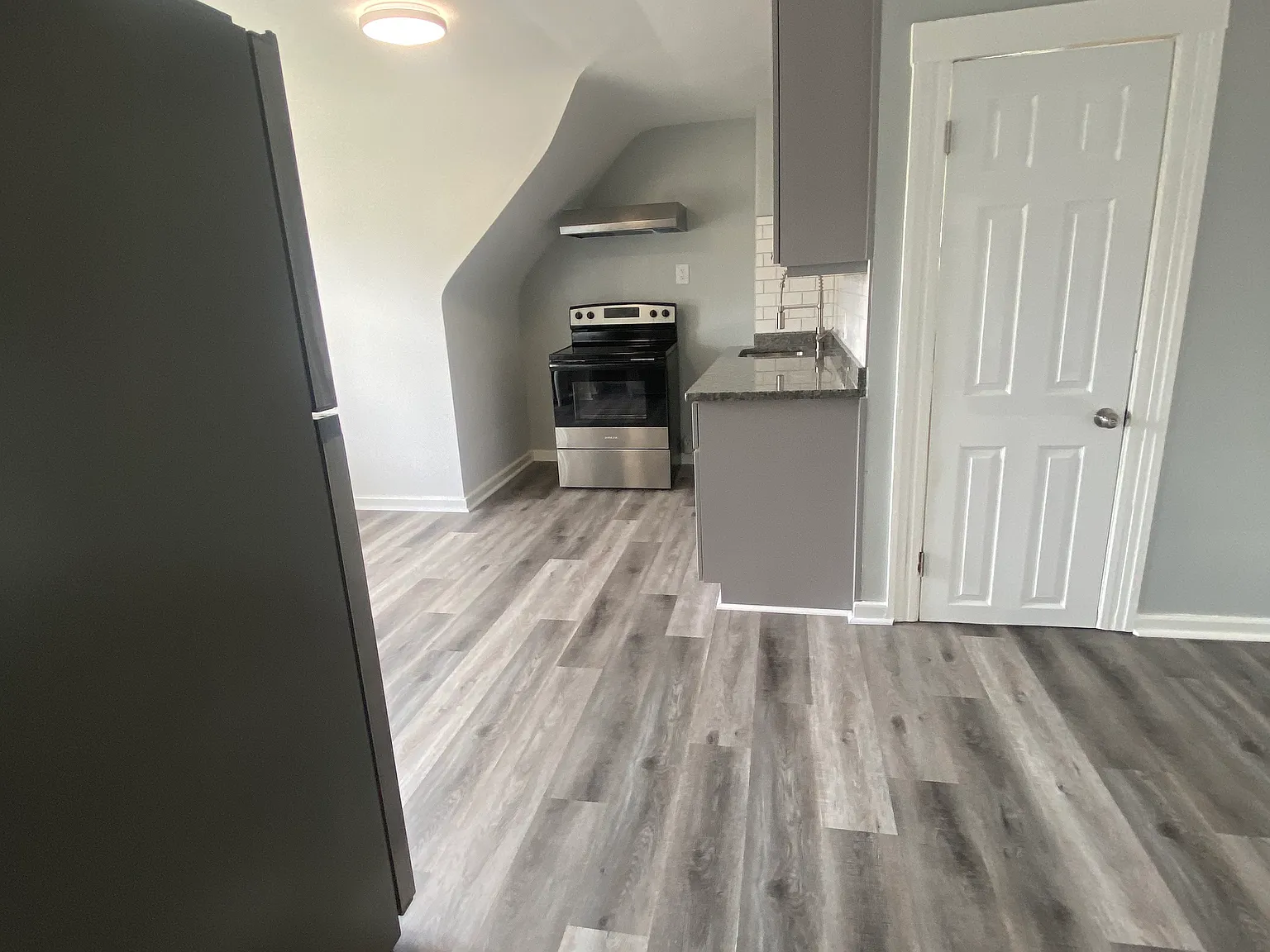 2 bed, 825 sqft, $1,250 — Photo 2