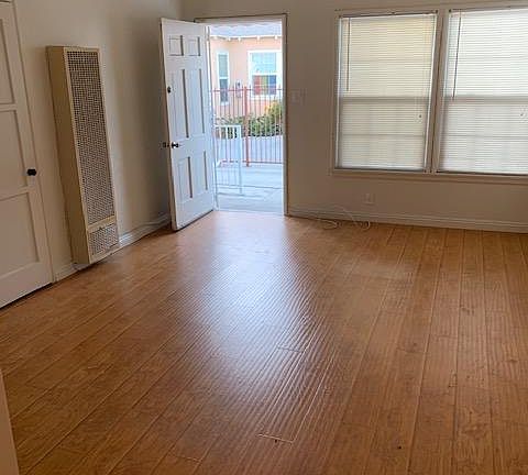 5th image of 14222 Gilmore St